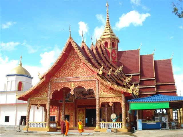 Wat Phra That Sai Muang Tachileik